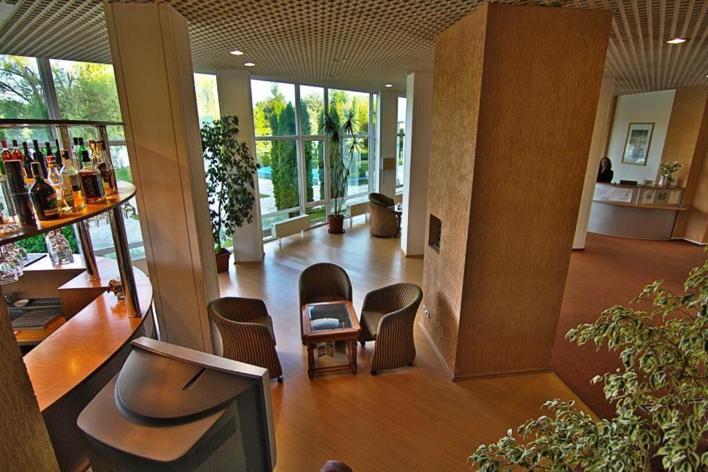 Hotel Star Питешти Экстерьер фото
