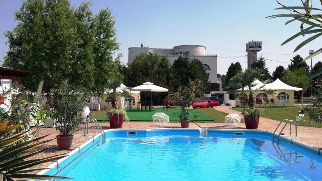 Hotel Star Питешти Экстерьер фото