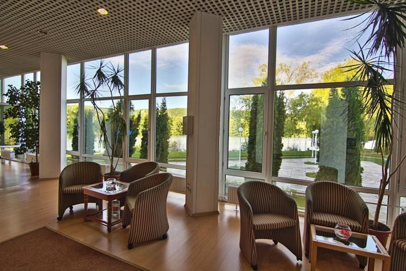 Hotel Star Питешти Экстерьер фото