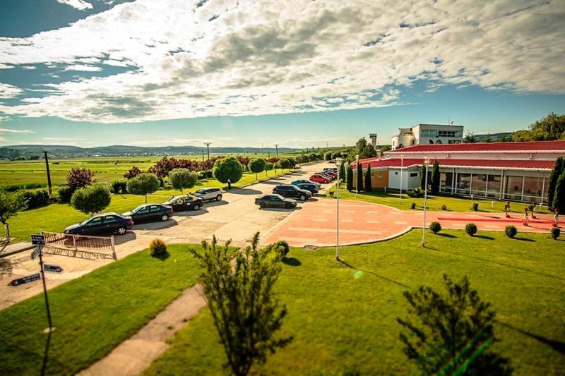 Hotel Star Питешти Экстерьер фото